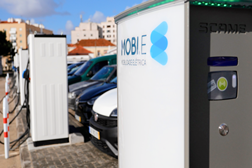 Como carregar um veículo elétrico de forma eficiente - Dicas da Mobi.E