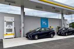 A Eni inaugura a primeira estação de reabastecimento de hidrogénio  - No norte de Itália em envolvimento  com a Toyota
