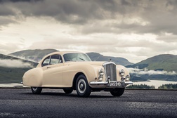 Bentley comemora 75 anos de produção em Crewe - Produção diária atual com nível recorde – 85 carros 