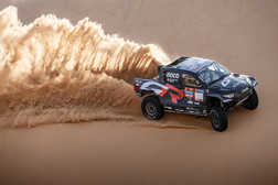 Toyota Gazoo Racing apresenta nova Hilux para o Dakar de 2024 e o W2RC - Marca tem 5 equipas confirmadas para o Dakar 2024