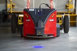 Na Seat robôs saem à rua - 8 robôs autónomos podem mover mais de 2.000 peças por dia no exterior das oficinas da SEAT