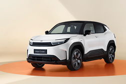 Estreia mundial do Toyota Urban Cruiser - O SUV robusto e espaçoso com duas opções de bateria