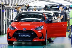 Toyota produz 4 milhões de Yaris em França - Novo Yaris é o carro mais seguro em seu segmento  