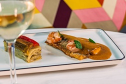 Yotel Porto celebra o Carnaval com jantar temático, desfile de máscaras e animação ao vivo 