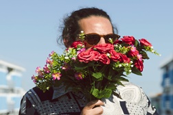 Iguana Garcia lança novo single "Horas Vagas"