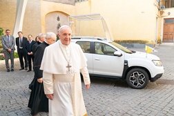 Grupo Renault entregou um Dacia ao Papa Francisco - Dacia Duster 4X4
