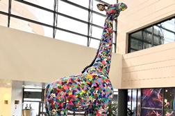Escultura de girafa em tamanho real instala-se no Taguspark