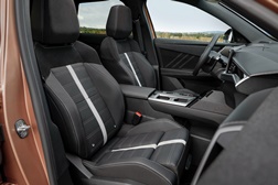Conforto de bancos no seu melhor nos novos Opel Grandland e Opel Astra - Para uma condução descontraída