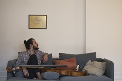 Aníbal Zola apresenta novo disco "amortempo" em directo no Facebook   