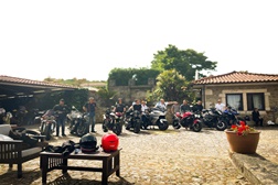Triumph Moto Clube Portugal supera desafios no "Passeio Tripeiro 2025" no Douro