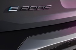 Novo PEUGEOT 2008 - O automóvel mais vendido em Portugal renova-se e agora com uma autonomia até 406 km