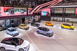 Protótipo Renault 5 entre os seus irmãos  - No salão de automóveis de Munique
