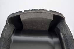 Descubra o rugido do seu motor com a  tecnologia Noise Shield da Dunlop - A nova tecnologia baseada em espuma reduz significativamente o ruído  interior dos carros