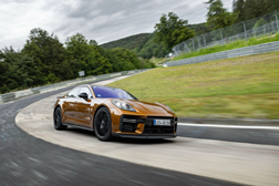 Novo Panamera com novo recorde no Nürburgring Nordschleife - Volta ao “Green Hell” foi realizada em 7:24,17 minutos