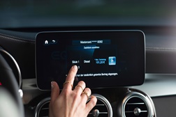 O novo serviço Mercedes me - "Fuel & Pay"  - Combustível & Pagamento da forma mais cómoda 