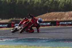 Revelada a Ducati Desmo450 SM - a primeira supermoto de competição da marca