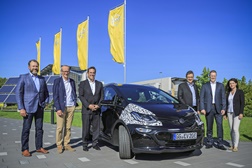 Ammann e Neumann testam o novo Opel Ampera-e