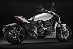 Ducati anuncia uma nova versão XDiavel S em Iceberg White