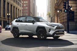Toyota anuncia o Novo RAV4 para 2023 - Híbrido e Híbrido Plug-in adotam novo sistema multimédia entre outras novidades