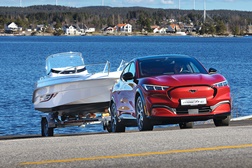 Ford incrementa sistemas de apoio e de conforto no Mustang Mach-e - Neste momento Mustang elétrico vende oito vezes mais que Mustang a gasolina
