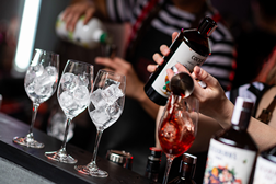 Rebel Port Club: Symington redefine o vinho do Porto com bar “pop-up” - Iniciativa já chegou à baixa da Invicta