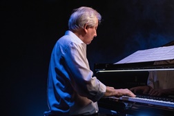 Wim Mertens convida Ensemble da Orquestra de Guimarães para espetáculo inédito e único no Centro Cultural Vila Flor - Concerto especial em Guimarães a 16 de janeiro