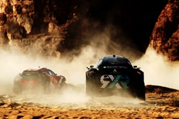 Extreme E: disputada a 1ª corrida elétrica de Todo-o-Terreno - Condução é assegurada por um piloto feminino e outro masculino