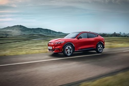 Ford Mustang Mach-E é finalista do prémio “Car of te Year 2022” - Sete modelos disputam esta votação final