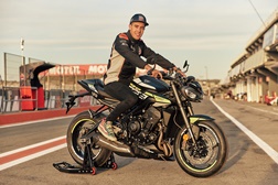 Jeremy Alcoba vence o troféu Triumph Triple de 2022 - O prémio é uma Triumph Speed Triple especial