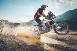 Bajaj procura reforçar a sua posição na Pierer Mobility AG que controla a KTM