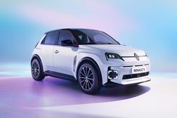 A gama Renault 5 e-Tech Elétrico ganha novos argumentos graças à maior eficiência, autonomia e versatilidade
