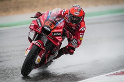    MotoGP, 2022, Holanda – Bagnaia estraga a festa a Oliveira - De 1º a 16º em segundos