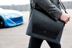 Boutique Peugeot expande a sua coleção de malas