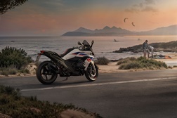 BMW apresenta a sua nova Sport Touring, a R 1300 RS