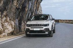 Jeep® Avenger versão e-Hybrid está agora disponível na Europa - Redução de até 15% do consumo perante a tecnologia tradicional