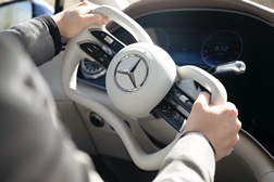 O steer-by-wire torna-se realidade no novo EQS da Mercedes-Benz - Sensação de direção completamente nova e controlo superior praticamente sem esforço