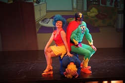 Teatro Extremo apresenta o novo super-herói Supertudo