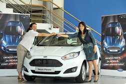Vencedora do Concurso ‘Dia Ford’ Recebe Novo Fiesta EcoBoost e Oferece à Associação ‘Acreditar’ o Valor do seu Antigo Automóvel