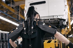 Os humanos estão no centro das futuras fábricas da Nissan - A ajuda dos exosqueletos 