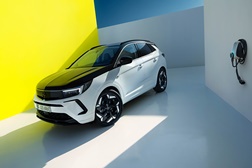Novo Opel Grandland GSe: performance num SUV - Desempenho digno de um desportivo com tração e-AWD e estilo SUV