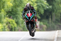 TT Ilha de Man 2023 - Hickman vence Superstock - BMW Monster Energy deixa Dunlop a 23 segundos
