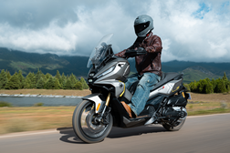 Voge SR450X: dois cilindros / duas almas