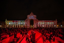 APSTE ilumina Terreiro do Paço em protesto pela sobrevivência do setor 