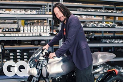 Keanu Reeves mostra-nos a sua coleção de motos