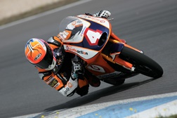 Kiko Maria vence no Estoril e celebra o título PréMoto3 da melhor forma
