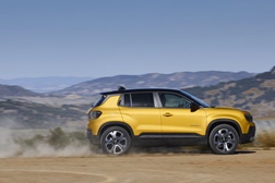 Jeep® Avenger estreia-se na televisão - Com a campanha "Criado para o mundo real"