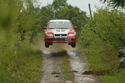 VALE ESTE - Ulysses Bertholdo e Lancer Evo X estreiam no Brasileiro de Rali de Velocidade