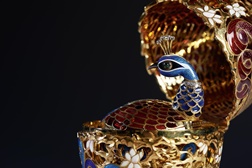 Lote 128: Caixa em ouro e esmaltes em forma de ovo, ASPREY & Co