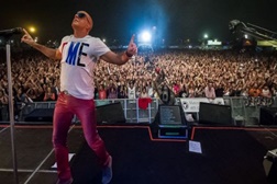 Pedro Abrunhosa filma concerto em Cascais e convida o público a contribuir