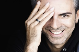 Manuel de Oliveira apresenta "Entre-Lugar" ao vivo em Lisboa, Braga e Castelo Branco - Marco Rodrigues é o convidado especial